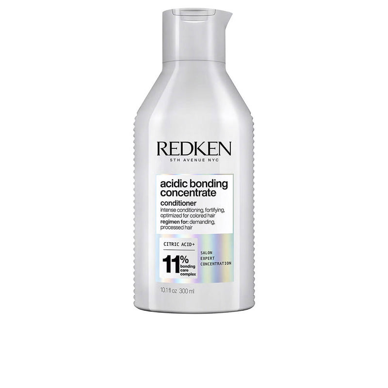 ACIDIC COLOR GLOSS conditioner enhances the shine of your color 500 ml