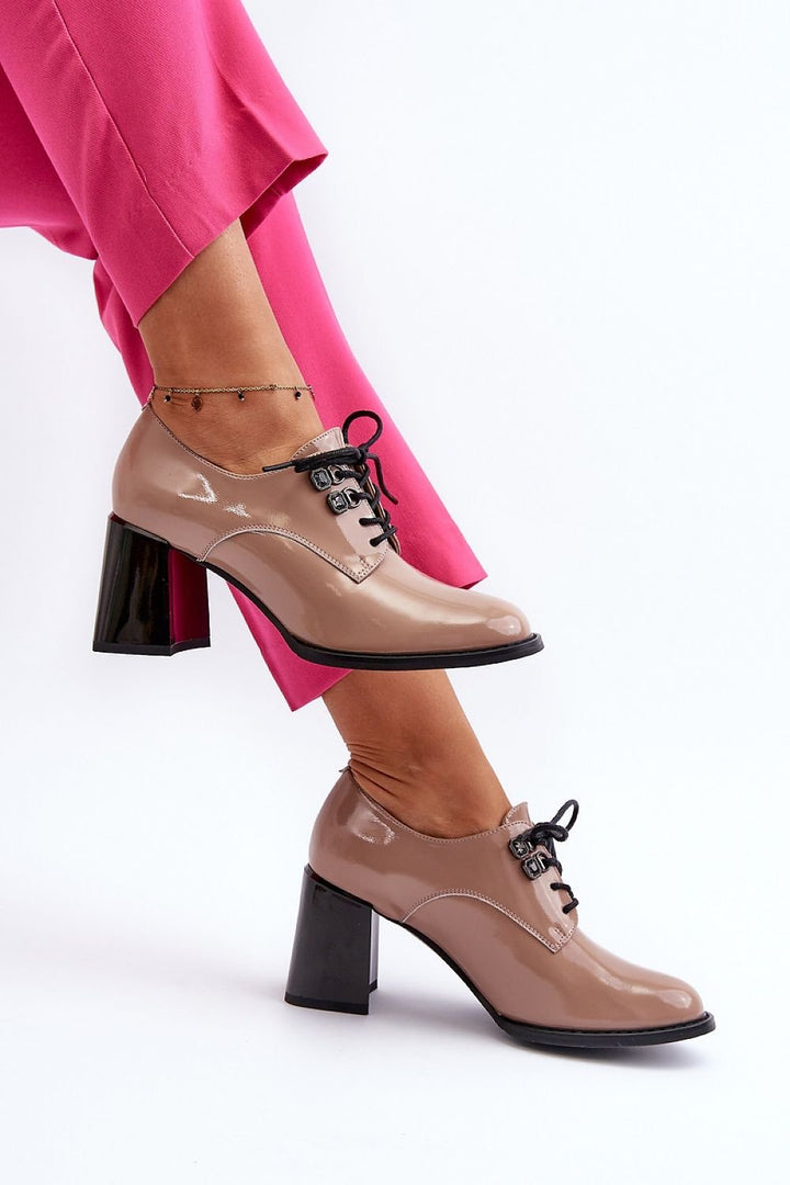 Heeled low shoes model 195406 Step in style