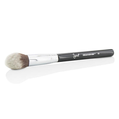 F79 Concealer Blend Kabuki Brush - -